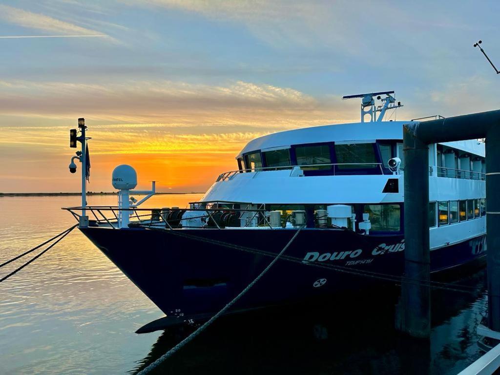 Douro Cruiser Hotel Вила Нова ди Гая Екстериор снимка